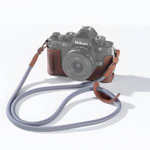 Кожаный чехол SmallRig 5096 Kit для Nikon Z f (коричневый) Кожаный чехол SmallRig 5096 Kit для Nikon Z f (коричневый)